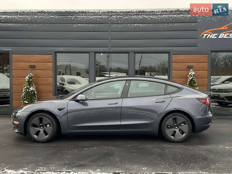 Седан Tesla Model 3 2023 в Рівному