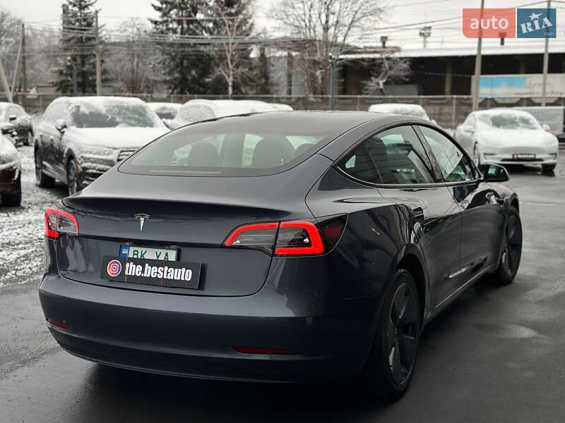 Седан Tesla Model 3 2023 в Рівному