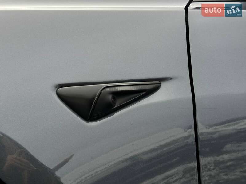 Седан Tesla Model 3 2023 в Рівному