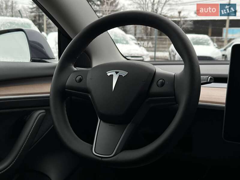 Седан Tesla Model 3 2023 в Рівному
