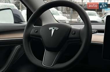 Седан Tesla Model 3 2023 в 