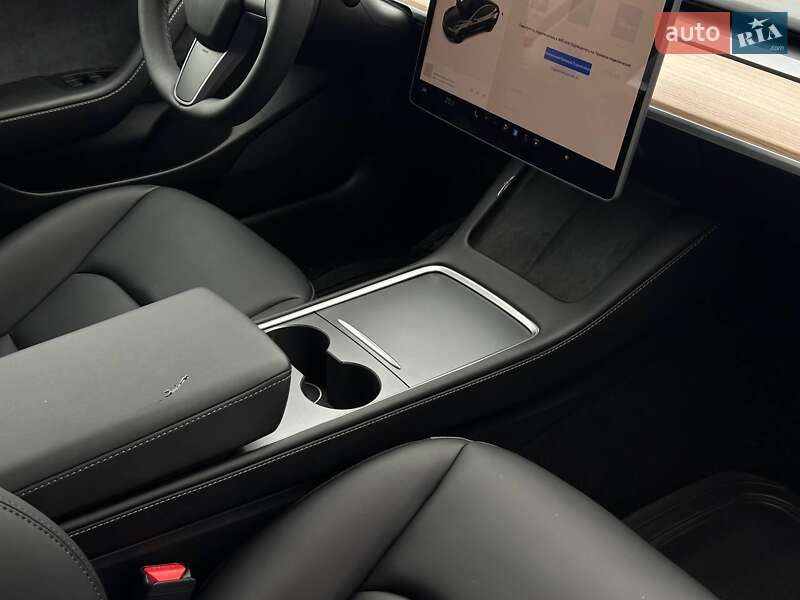 Седан Tesla Model 3 2023 в Рівному