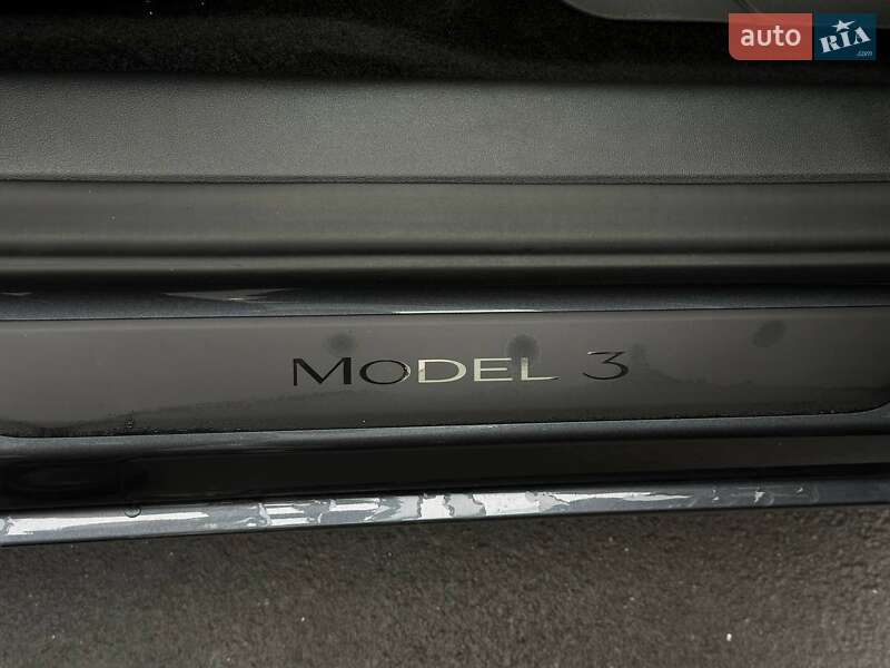 Седан Tesla Model 3 2023 в Рівному