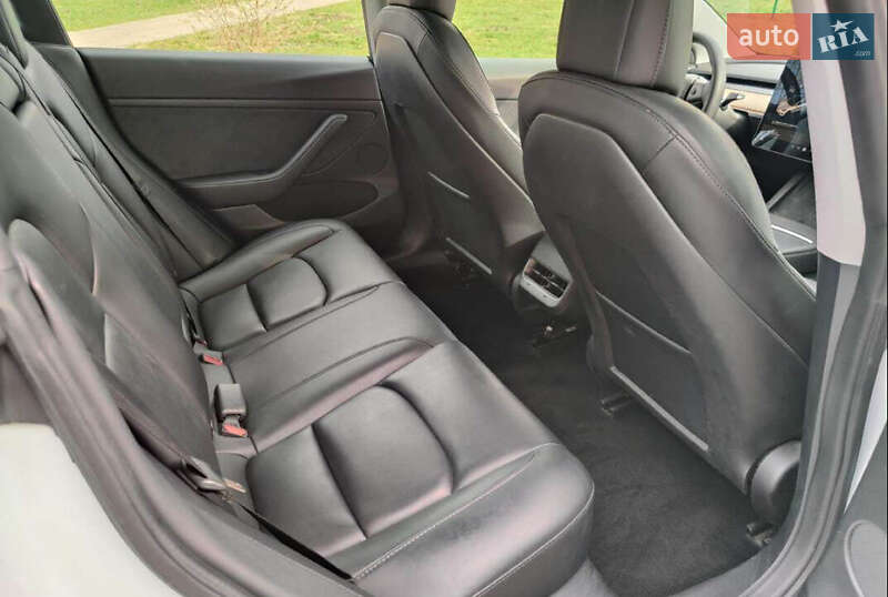 Седан Tesla Model 3 2022 в Ивано-Франковске