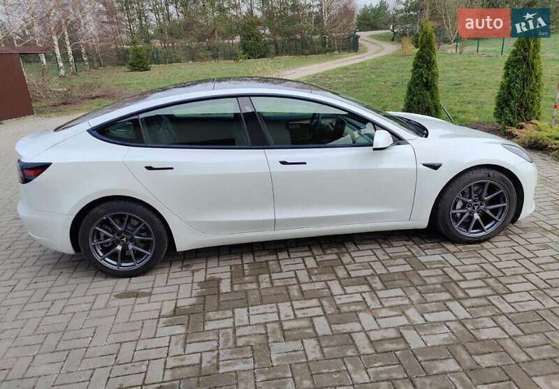 Седан Tesla Model 3 2022 в Ивано-Франковске