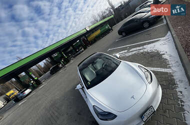 Седан Tesla Model 3 2021 в 