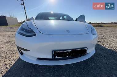 Седан Tesla Model 3 2019 в 