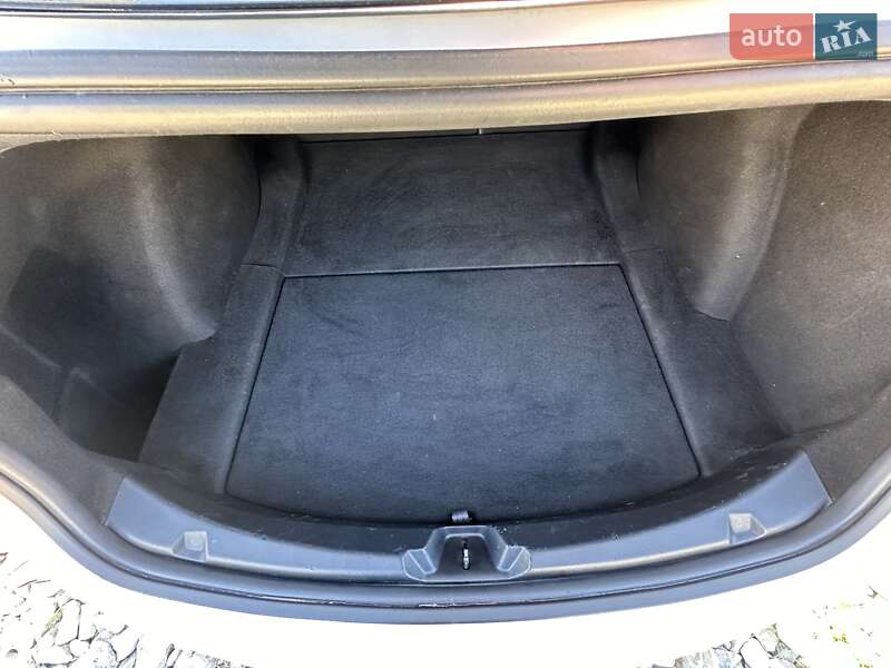 Седан Tesla Model 3 2019 в Коломые