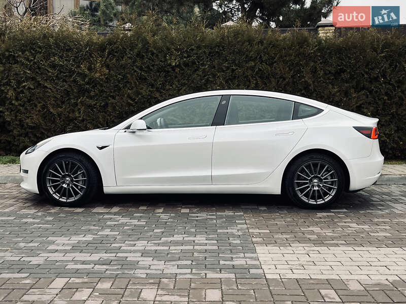Седан Tesla Model 3 2020 в Луцке