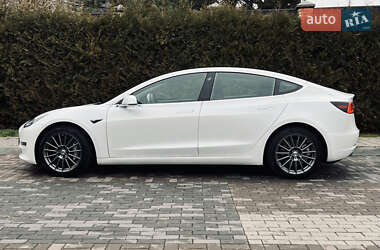 Седан Tesla Model 3 2020 в Луцке