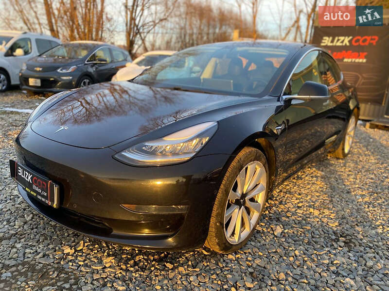 Седан Tesla Model 3 2018 в Коломые