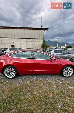 Седан Tesla Model 3 2020 в 