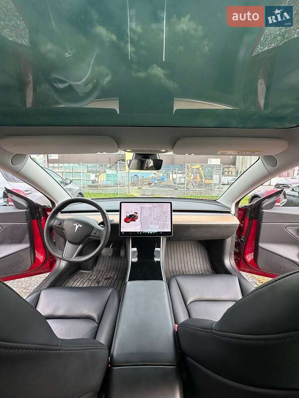 Седан Tesla Model 3 2020 в Києві