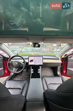 Седан Tesla Model 3 2020 в 