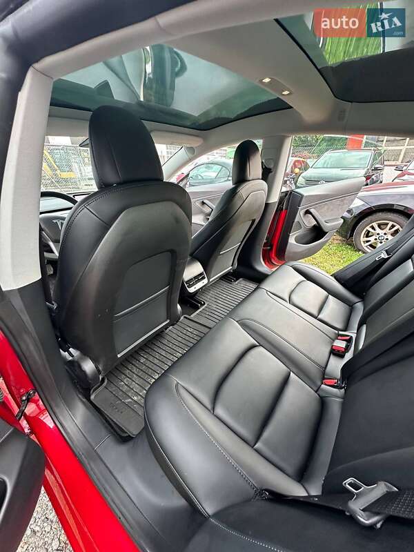 Седан Tesla Model 3 2020 в Києві
