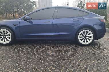 Седан Tesla Model 3 2022 в 
