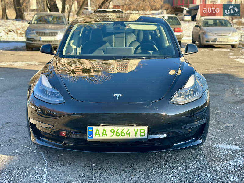 Седан Tesla Model 3 2023 в Киеве