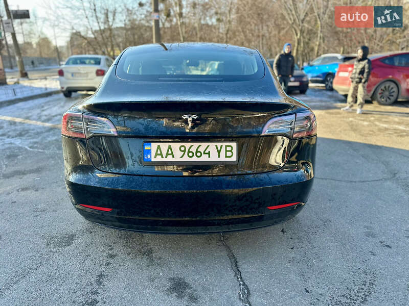 Седан Tesla Model 3 2023 в Киеве