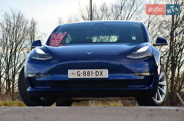 Седан Tesla Model 3 2019 в Трускавці