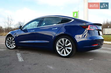 Седан Tesla Model 3 2019 в Трускавці