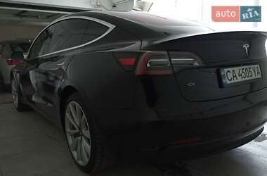 Седан Tesla Model 3 2018 в Умані