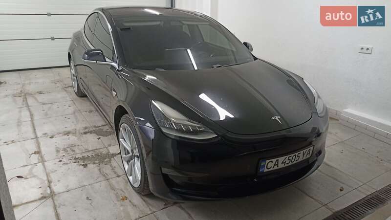 Седан Tesla Model 3 2018 в Умани