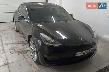 Седан Tesla Model 3 2018 в Умані