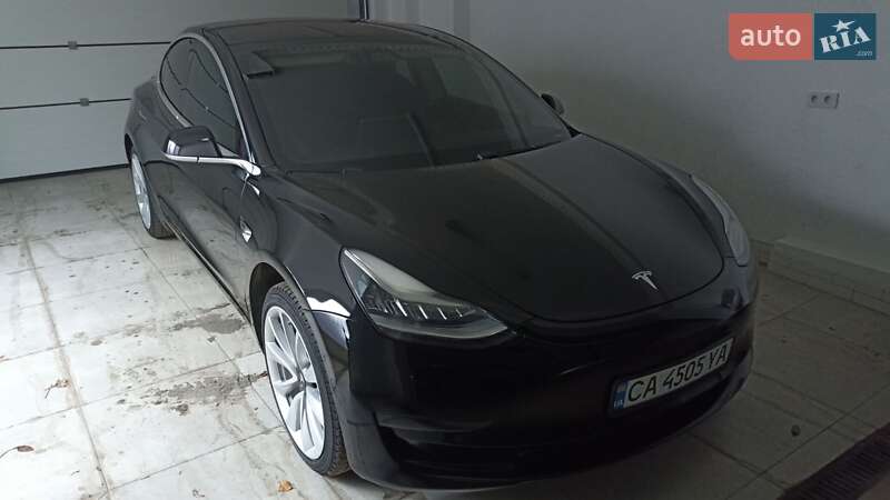 Седан Tesla Model 3 2018 в Умани