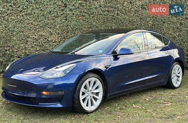 Седан Tesla Model 3 2022 в 