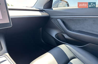 Седан Tesla Model 3 2021 в 