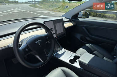 Седан Tesla Model 3 2021 в 
