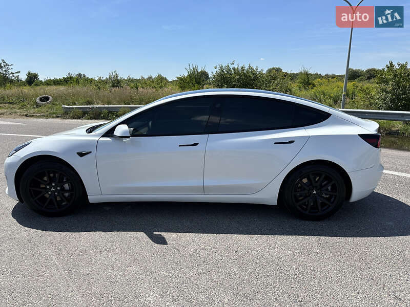 Седан Tesla Model 3 2021 в 