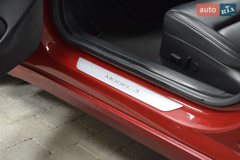 Седан Tesla Model 3 2019 в Ужгороді
