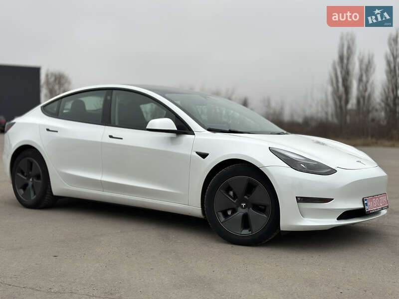 Седан Tesla Model 3 2023 в 