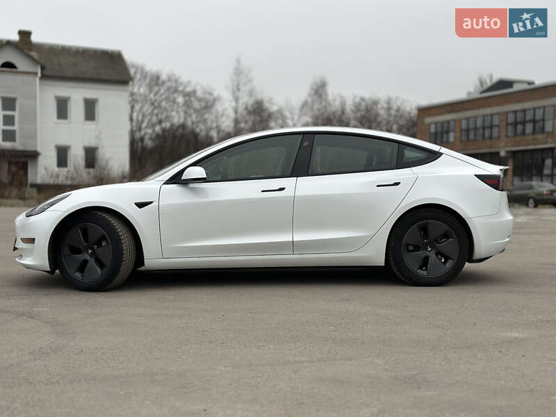 Седан Tesla Model 3 2023 в Рівному