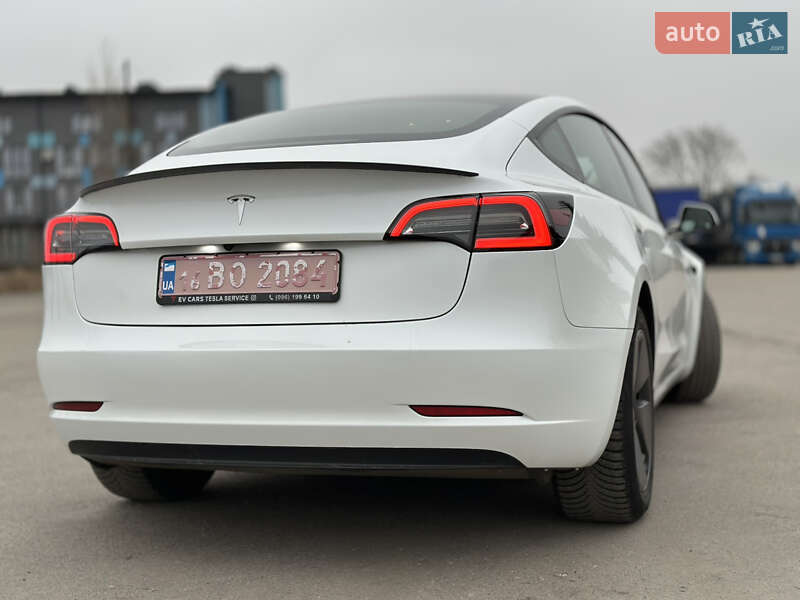 Седан Tesla Model 3 2023 в Рівному