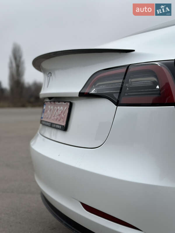 Седан Tesla Model 3 2023 в Рівному