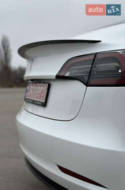 Седан Tesla Model 3 2023 в 