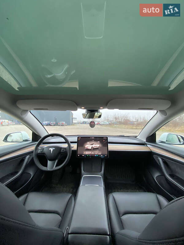 Седан Tesla Model 3 2023 в Рівному
