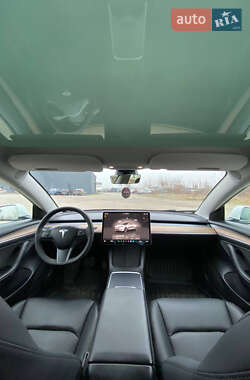 Седан Tesla Model 3 2023 в 