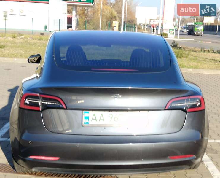 Седан Tesla Model 3 2018 в Києві
