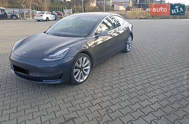 Седан Tesla Model 3 2018 в Львові