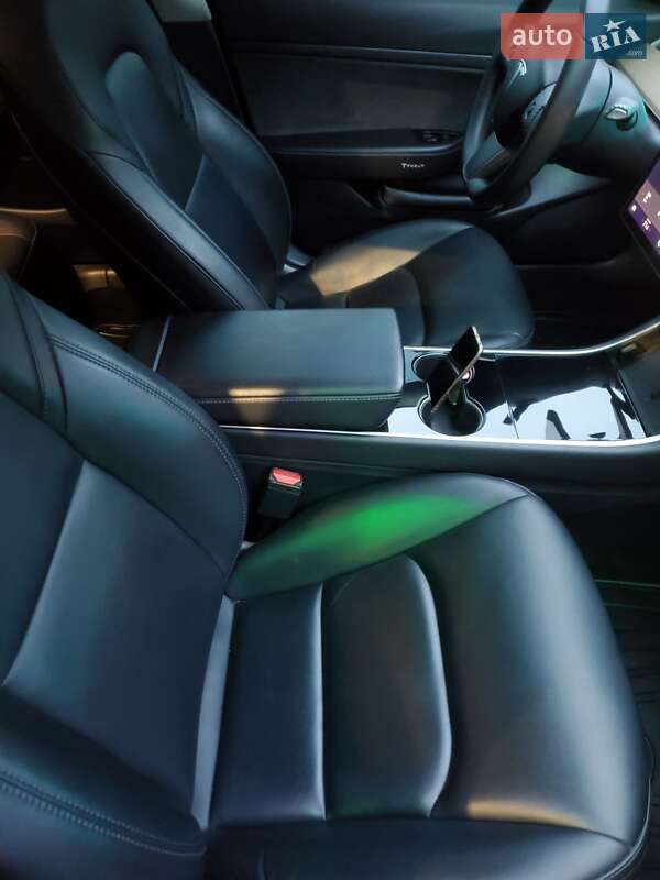 Седан Tesla Model 3 2020 в Дніпрі