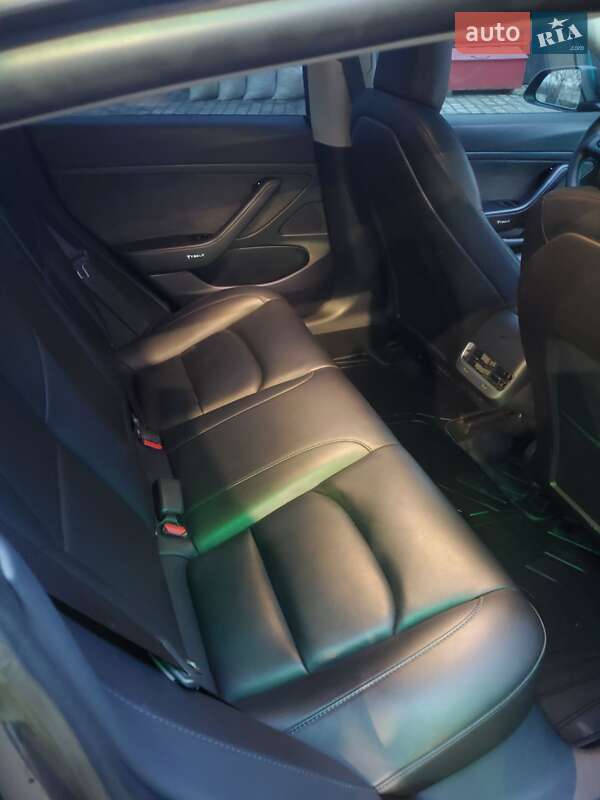 Седан Tesla Model 3 2020 в Дніпрі
