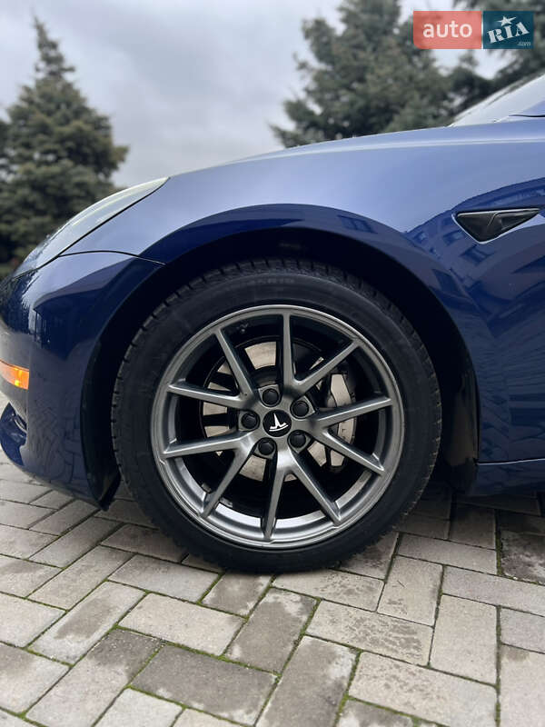 Седан Tesla Model 3 2021 в Харкові