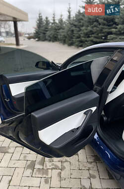 Седан Tesla Model 3 2021 в 