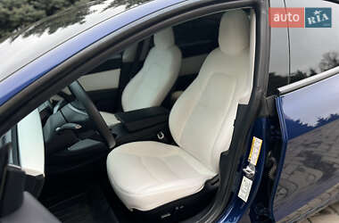 Седан Tesla Model 3 2021 в 