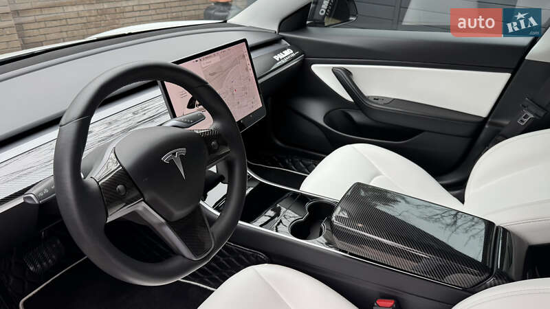 Седан Tesla Model 3 2019 в Ирпене