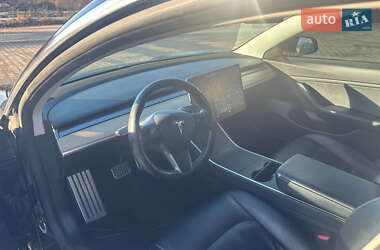 Седан Tesla Model 3 2018 в Львове