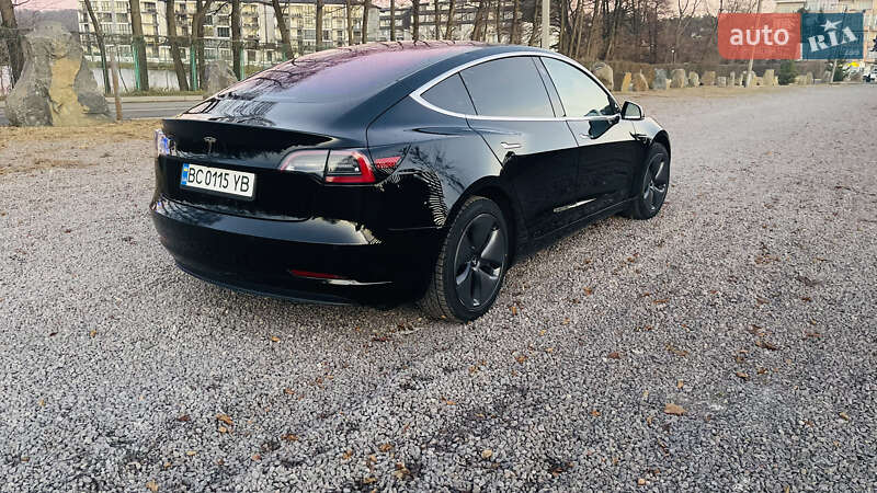 Седан Tesla Model 3 2018 в Львові